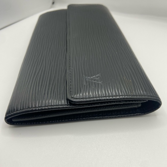 Louis Vuitton Epi Leather Textured Wallet - Picture 14 of 15